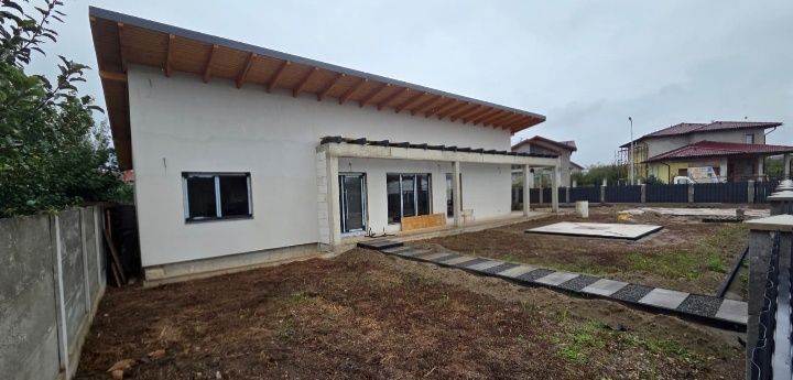 CASA NOUA I 130 mp I pe un nivel I semifinisata I teren 600 mp I – fotografia 1 din 4