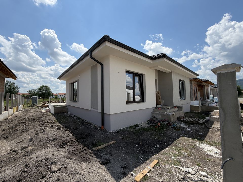 Vanzare Casa Noua 4 camere 2 Bai Terasa S.util 100 mp. Teren 400 mp. Finisata – fotografia 3 din 5