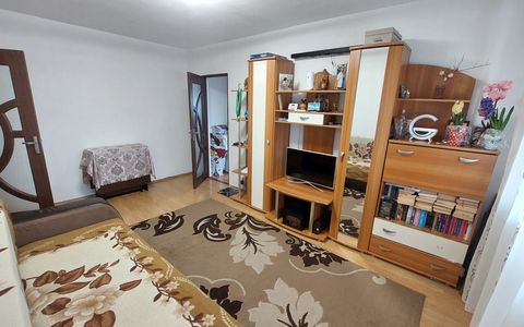 Apartament trei camere semidecomandat, etajul 5, Craiovita zona Niella