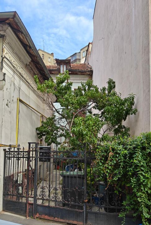 De vanzare 2 camere in vila interbelica, curte comuna zona Armeneasca – fotografia 1 din 16