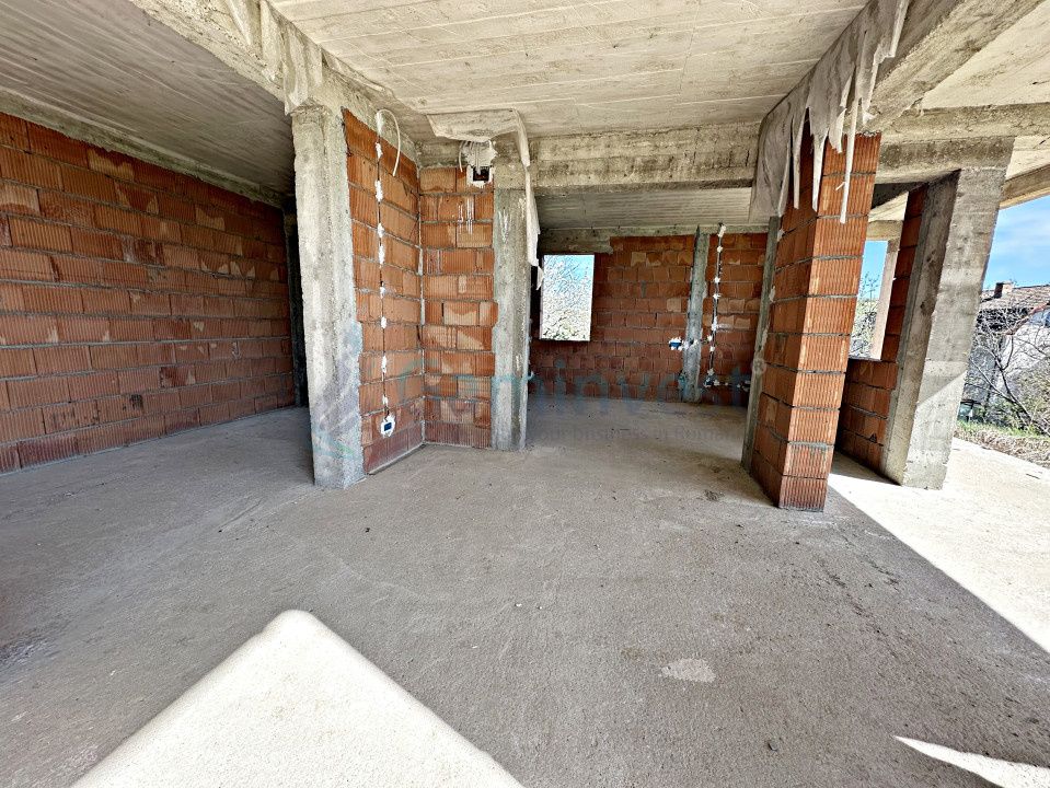 Cladire cu functiuni mixte, pe 3 nivele de vanzare, Oradea, Bihor – fotografia 5 din 8