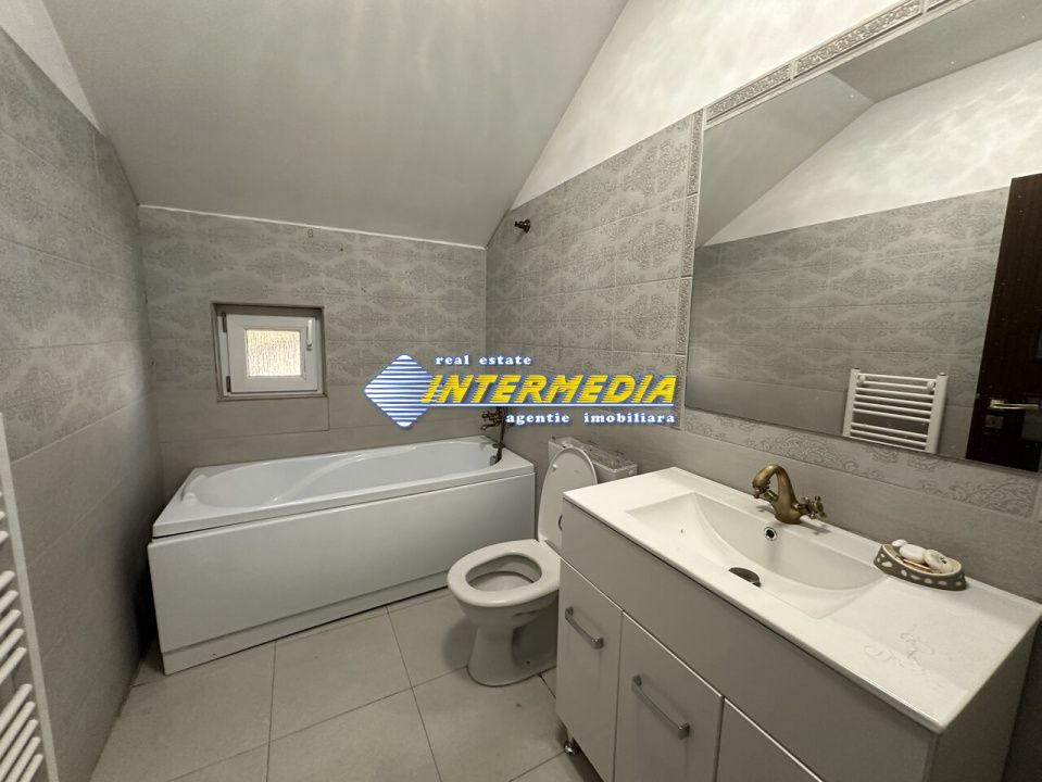 Proprietate 2 case curte pavata Teren 700 mp Hotel CETATE gard utilitati – fotografia 1 din 28