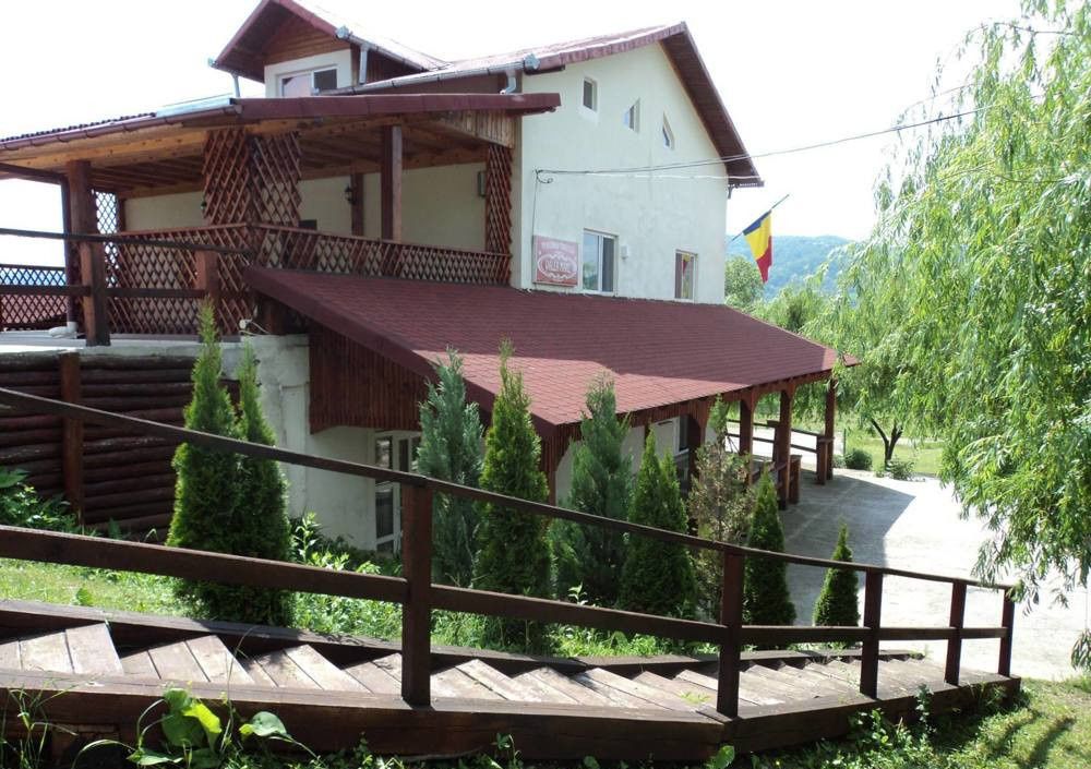 Pensiune 9 camere în Valea Mare Bratia, com. Balilești, jud. Argeș – fotografia 2 din 9