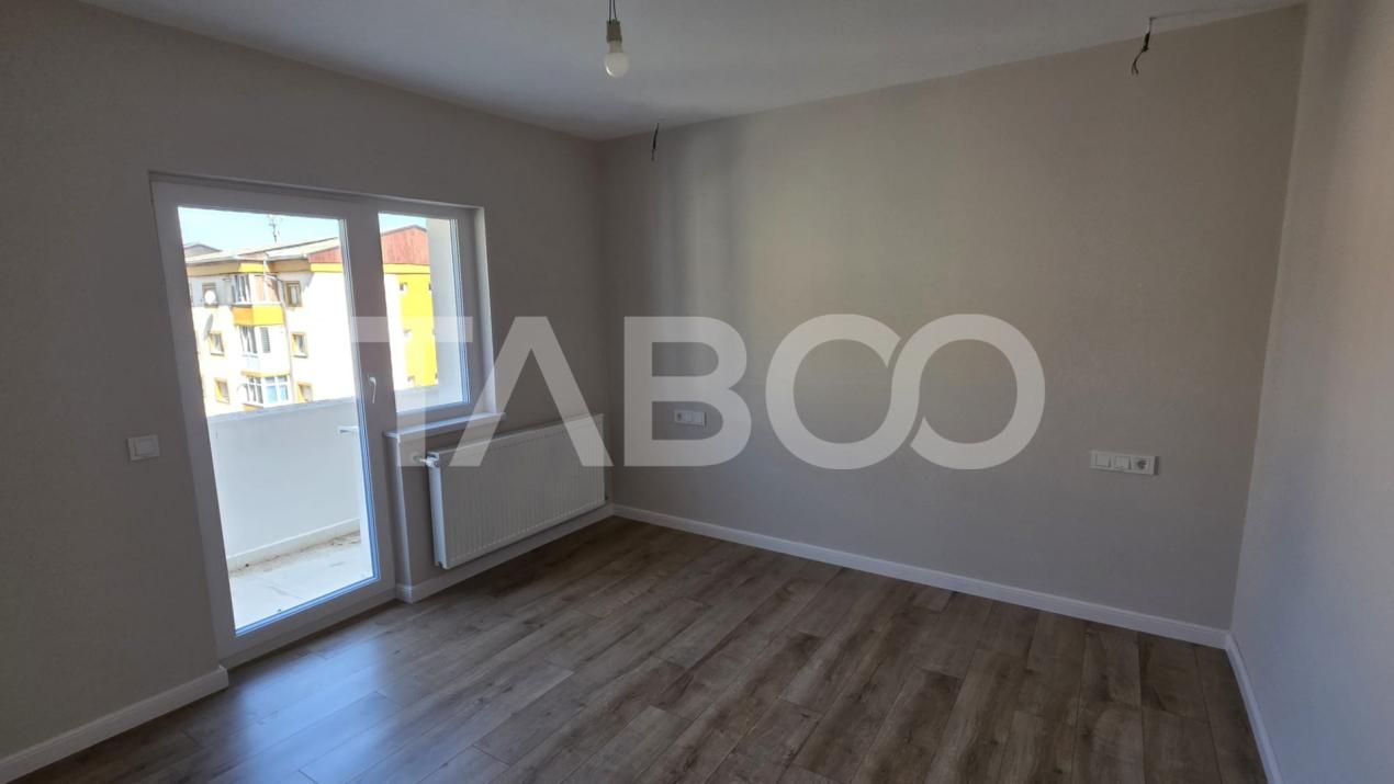 Apartament cu 3 camere central ultrafinisat de vanzare in Sebes – fotografia 1 din 10