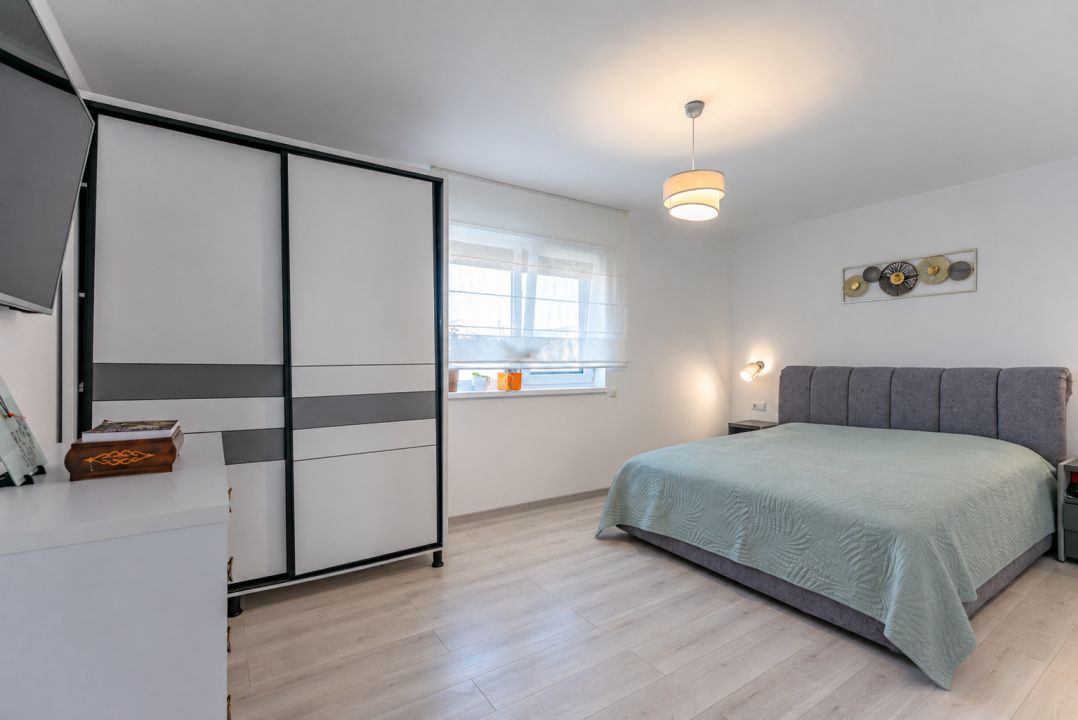 Casa in Harman, cu 4 dormitoare, terasa generoasa si teren de 652 mp – fotografia 5 din 39