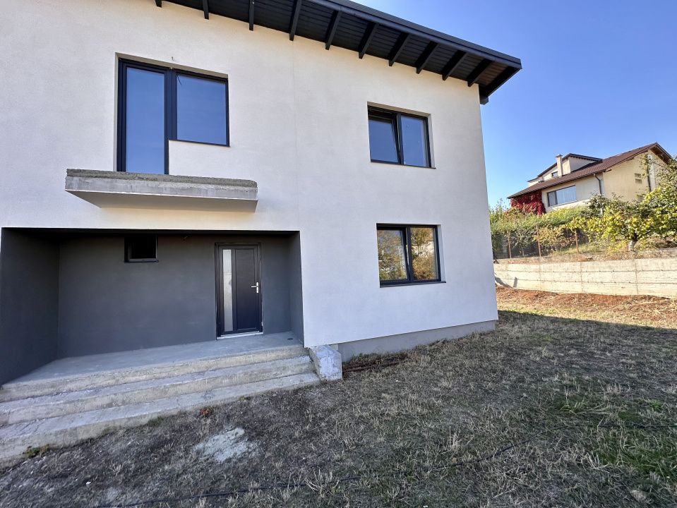 CASA NOUA I DE VANZARE I 120 MP I CETATE I FINISATA LA CHEIE I 4 CAMERE I – fotografia 1 din 18