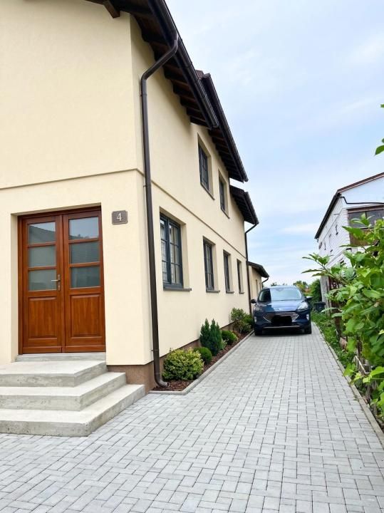 Casa la rosu - 25 km pana in Bucuresti - living 36mp – fotografia 4 din 12