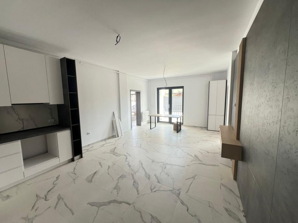 Apartament-3 Camere-Mobilat-Parcare-Parter-Izvor-Tarlungeni – fotografia 2 din 11