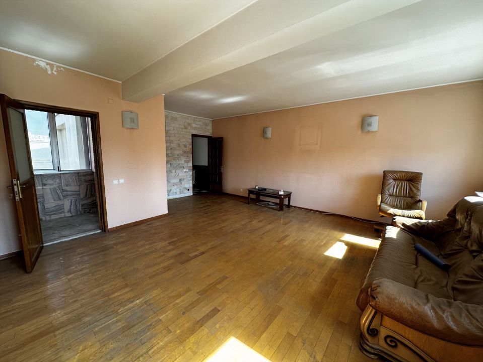 Oportunitate investitie – Casa 8 camere 13 Septembrie - Panduri | 253 mp – fotografia 3 din 23