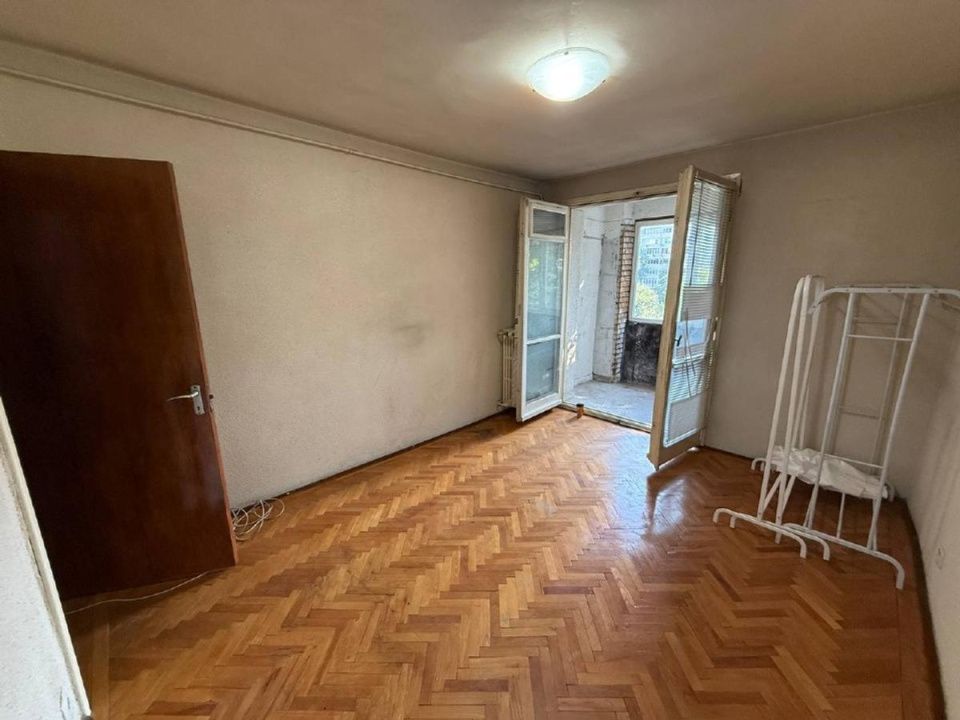 Apartament 4 camere -5 minute de mers  pana la metrou Costin Giorgian – fotografia 1 din 16