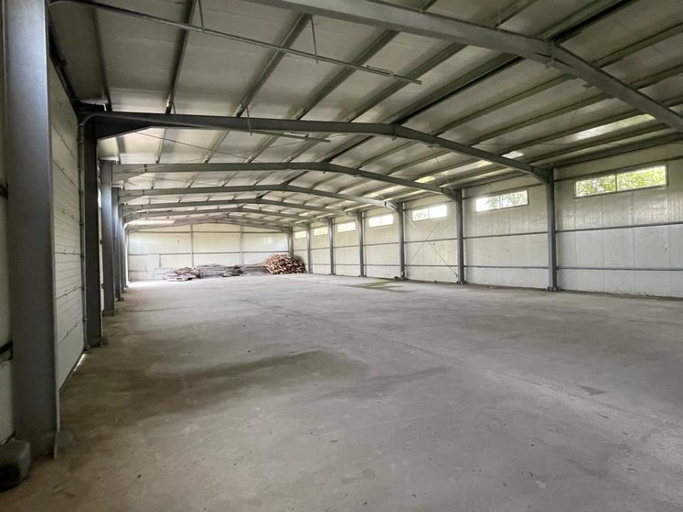 HALĂ INDUSTRIALĂ + BIROURI | 1.017 MP CONSTRUIȚI | TEREN 3.500 MP | – fotografia 2 din 9