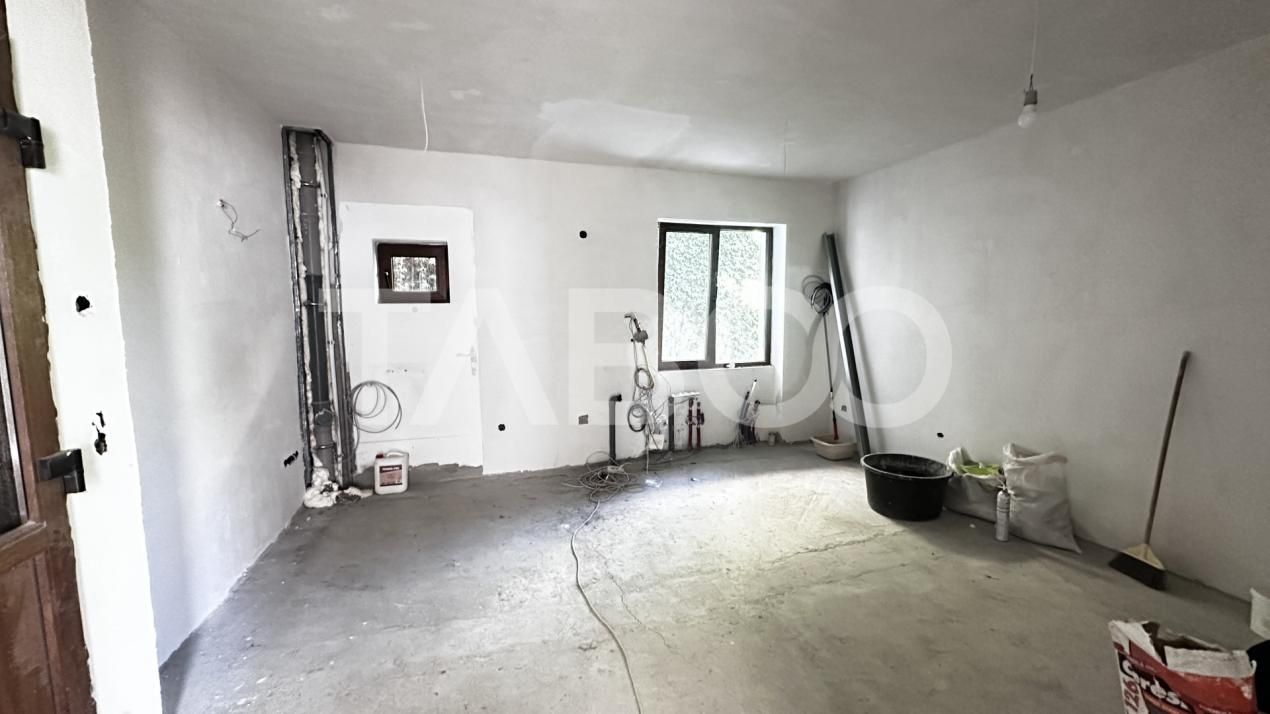 De vanzare apartament 3 camere 56mp nemobilat cu balcon Central – fotografia 2 din 6