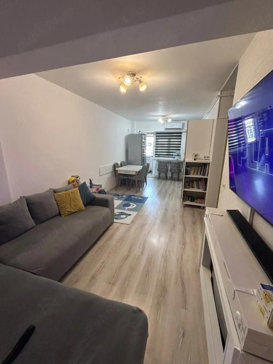 Roșu | 3 Camere | Bloc Nou | Parcare – fotografia 1 din 10
