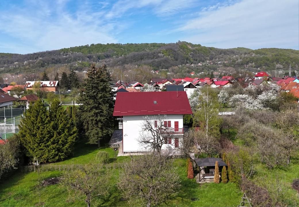 Vila 500 mp, teren 1.632 mp, ideala pentru locuinta sau pensiune – fotografia 2 din 31