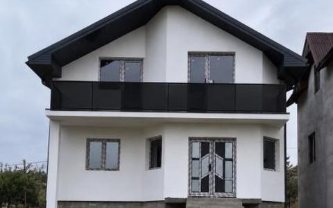 Casa individuala de vanzare ,  semifinisata , 140mp  zona Campenesti