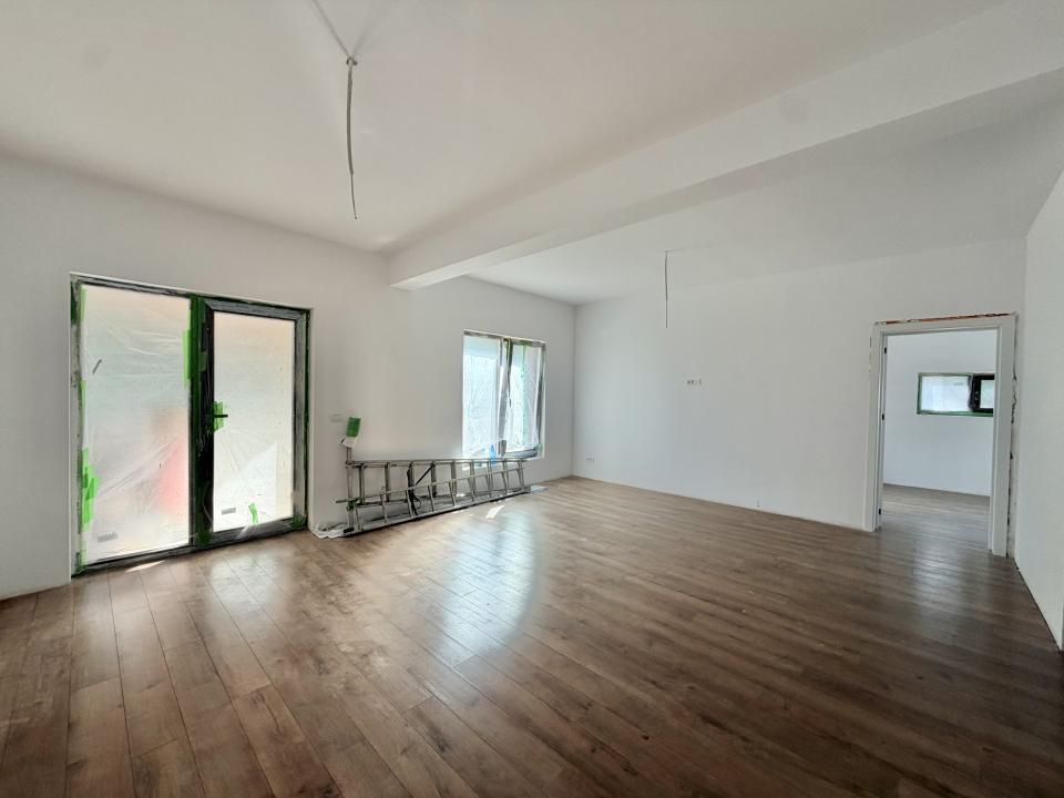 Duplex 4 camere+ spatiu comercial, 120 utili, 260 teren in Giroc – fotografia 3 din 19