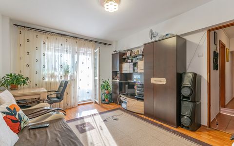 Apartament 4 camere de vânzare – 80 mp – Str. Carpaților – Vedere Tampa