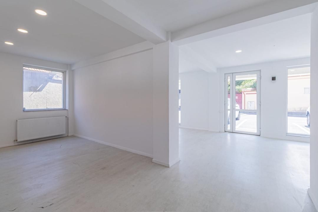 Spațiu comercial pretabil pentru diverse activități – strada De Mijloc – fotografia 3 din 8