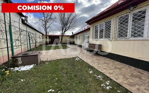 Casa familiala pentru locuit sau vacanta , spatioasa si confortabila .