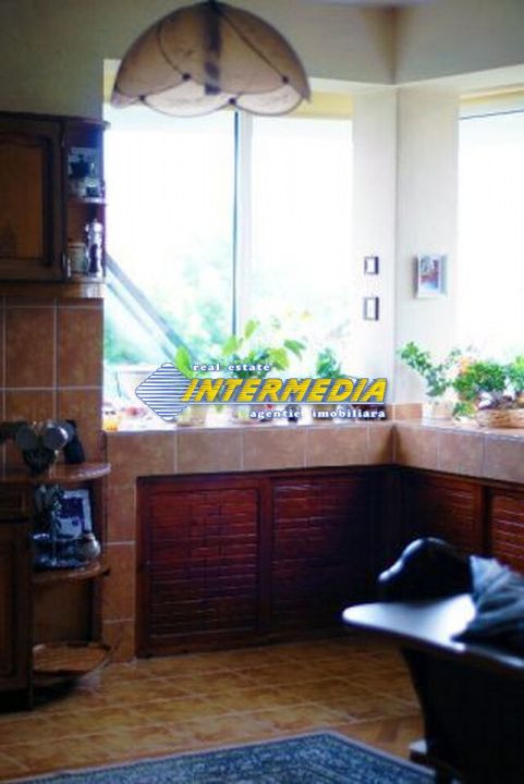 Casa superba de vanzare cu 8 camere in Alba Iulia zona Centrala – fotografia 11 din 13