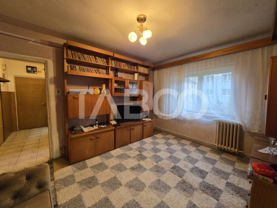 Apartament 2 camere de vanzare etaj intermediar 36mp zona Vasile Aaron – fotografia 1 din 12