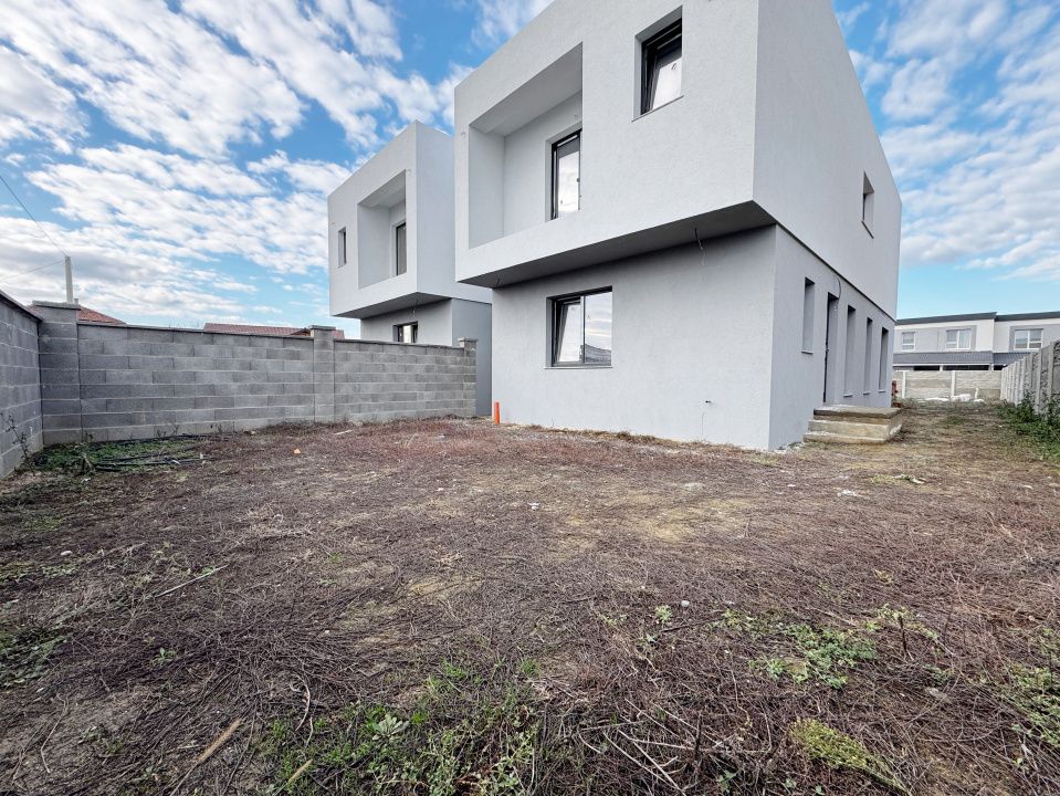 Duplex despartit prin camera tehnica, 121mp utili si 350mp teren - Urseni – fotografia 1 din 29