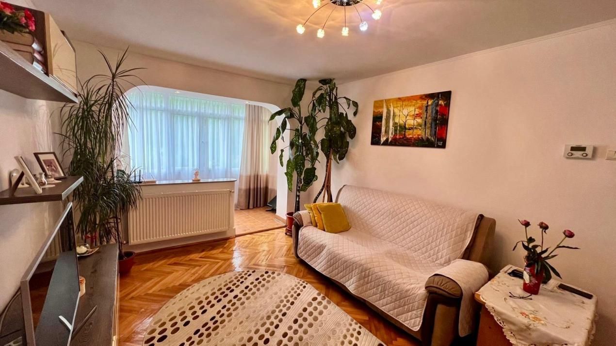 Apartament 4 camere decomandat | Str. Banat | Etaj 3/4 | – fotografia 2 din 16