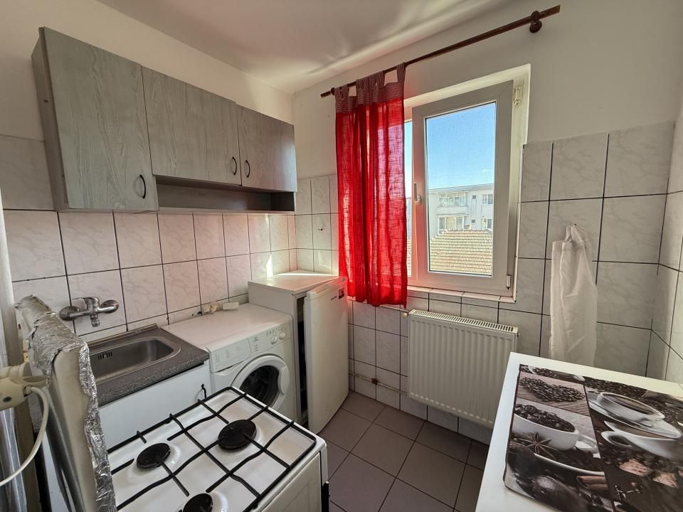 Apartament cu o camera, etaj 3, bloc izolat - Olimpia Stadion – fotografia 3 din 8