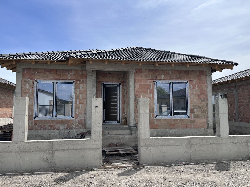 Casa cu 4 camere finisata la cheie de vanzare Alba Iulia cu toate utilitatiile – fotografia 1 din 3