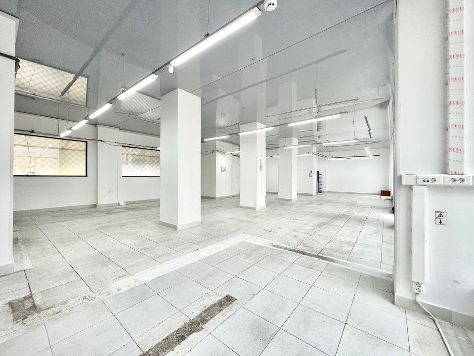 Spatiu comercial situat central, cu vitrina & vizibilitate. Ideal Investitie – fotografia 4 din 18