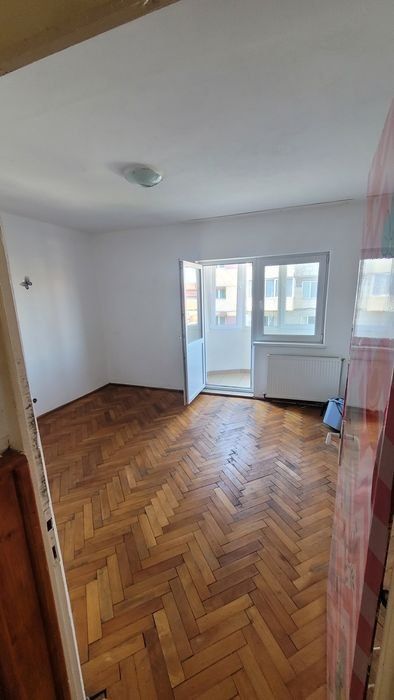 Apartament cu 2 Camere, Decomandat, Boxă la subsol, etaj 1, 2 balcoane – fotografia 6 din 6