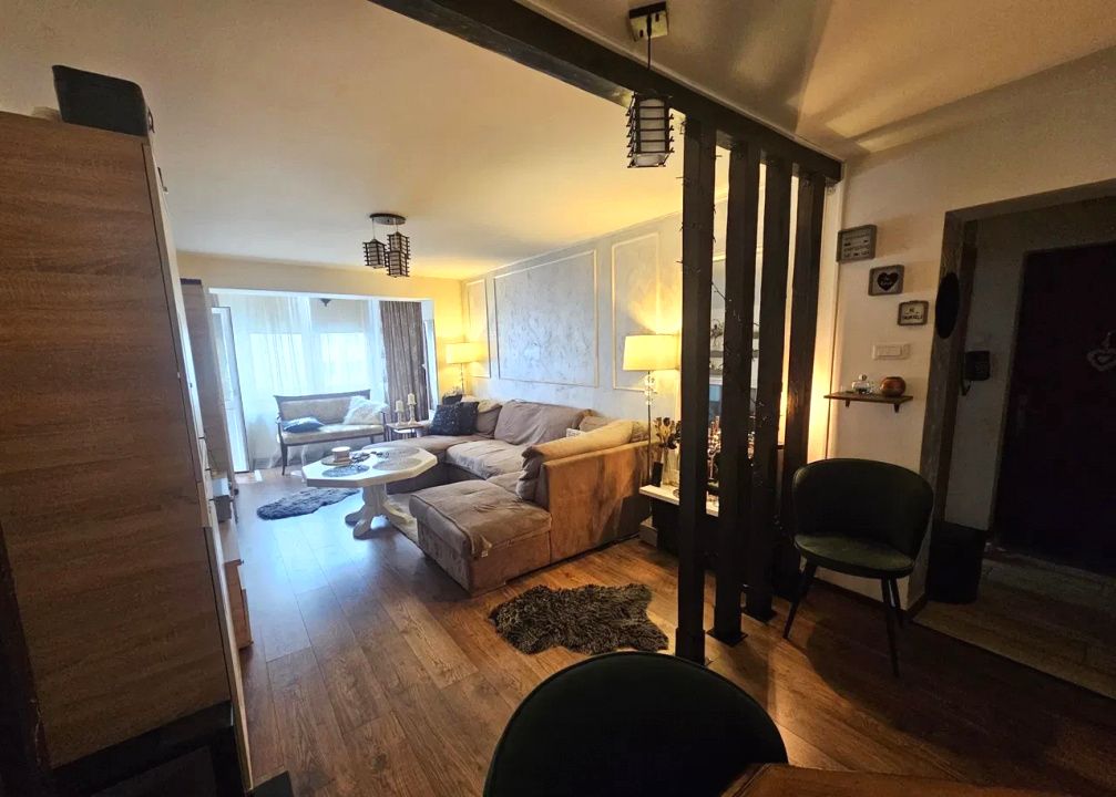 Apartament 3 camere CETATE Bulevard Etaj 3 Renovat Total Mobilat Beci Parcare – fotografia 1 din 22