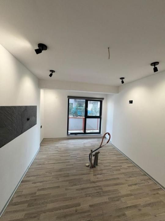 Spatiu comercial (pretabil Clinica Stomatologica sau asemenea) - zona VIVO-METRO – fotografia 1 din 8
