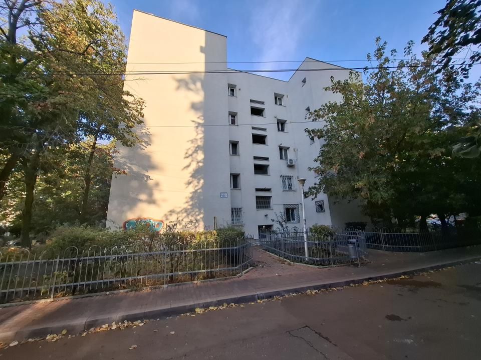 Vanzare apartament 4 camere | Titan - bloc tip H | langa metrou | etaj 3/4 | – fotografia 12 din 34