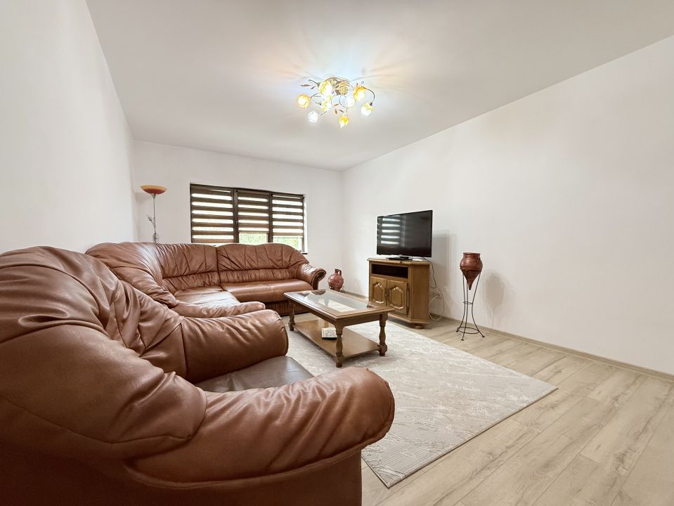 Apartament cu 3 camere de inchiriat in zona Faleza Nord – fotografia 3 din 12