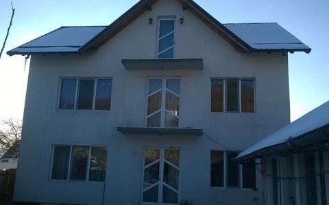 Casă spațioasă cu teren de 2.500 mp în Valea Mărului