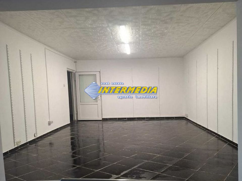 Spatiu comercial/birouri 30 mp. cu Vitrina Bulevard Alba Iulia zona Stadion – fotografia 1 din 3