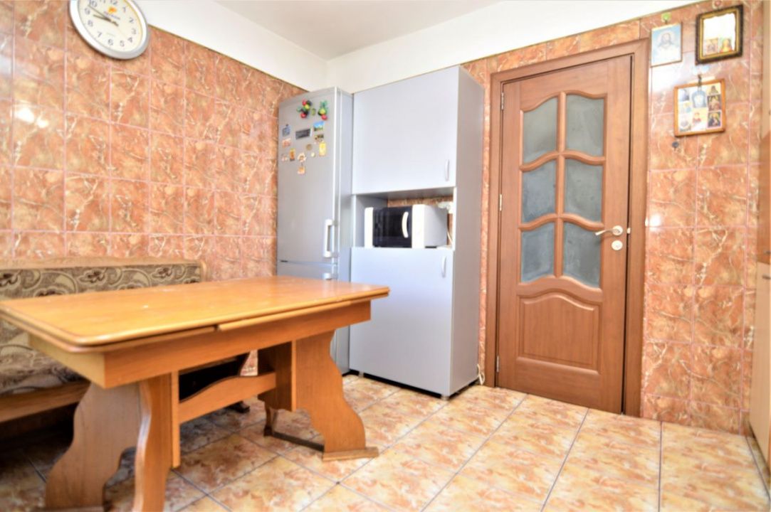 INCHIRIERE APARTAMENT 3 CAMERE VITAN-FOISORULUI – fotografia 18 din 26