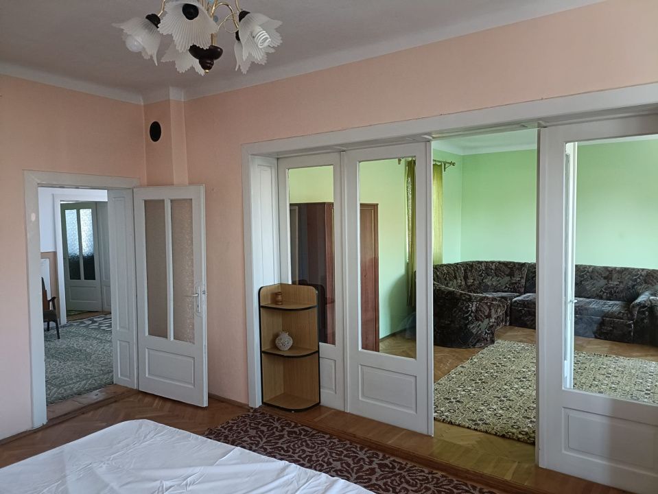 Casă vilă de vânzare în Reghin, zona centrală. – fotografia 4 din 13
