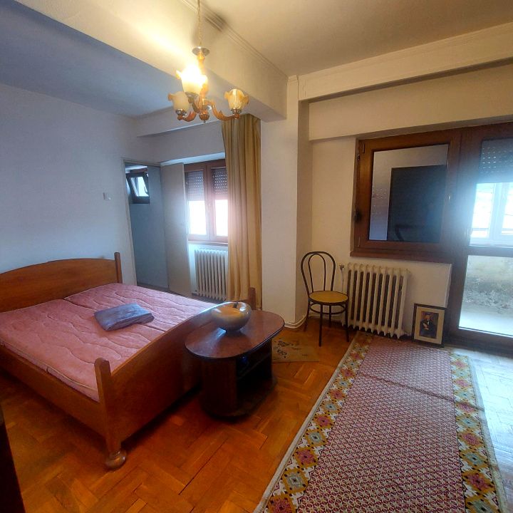 Apartament 3 camere decomandat Cetate 2 bai utilat si mobilat complet – fotografia 8 din 10