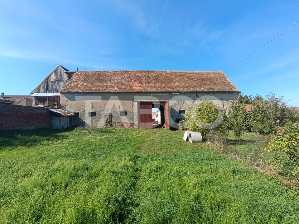 Casa saseasca plina de istorie de vanzare in satul Nou judetul Sibiu – fotografia 3 din 27