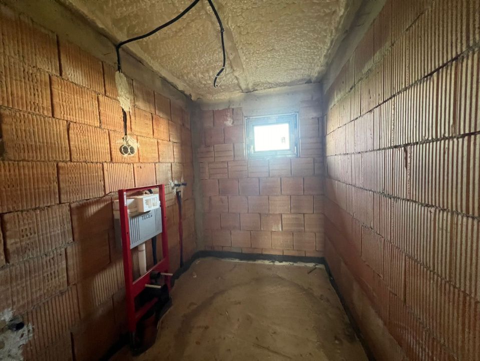 Casa individuala cu 4 camere 2 bai si terasa in Sura Mica – fotografia 6 din 15