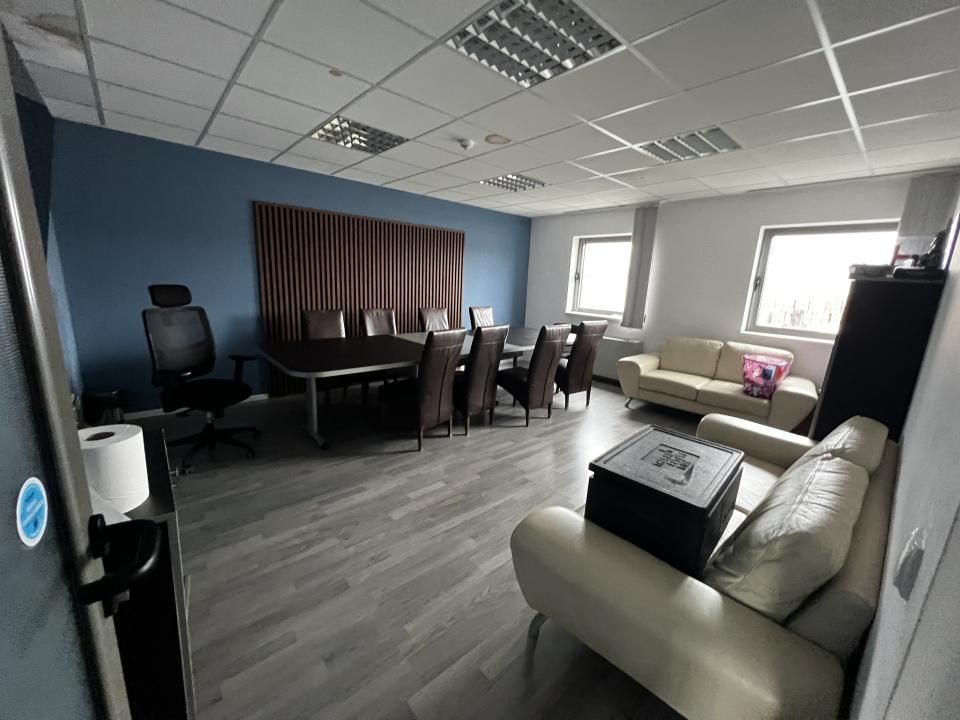 Showroom, birouri și hală de producție Floresti 1.350 mp | Teren 4.300 mp | E60 – fotografia 14 din 20