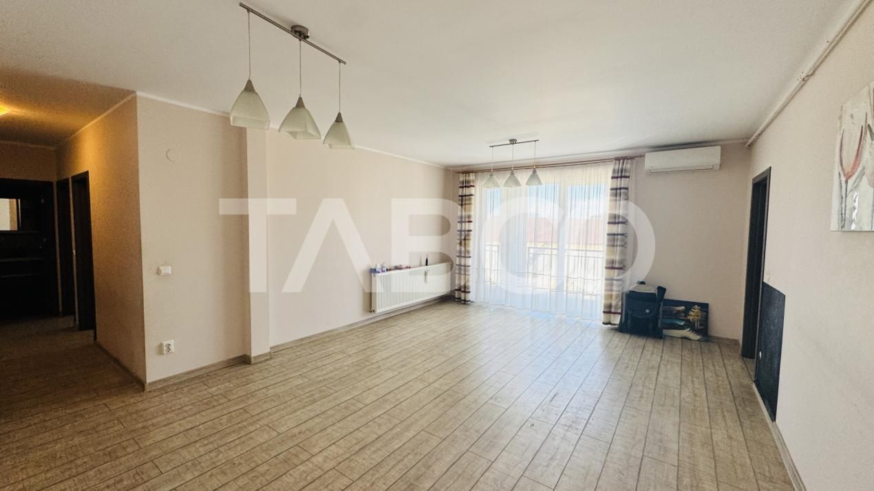 Apartament de vanzare 3 camere lift parcare bloc nou City Residence – fotografia 1 din 7