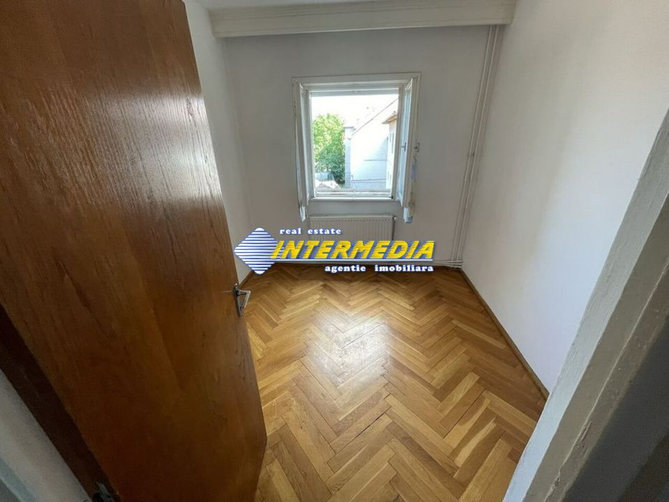 Apartament 3 camere etaj 2 +garaj + boxa in Cetate zona Caroline – fotografia 2 din 6