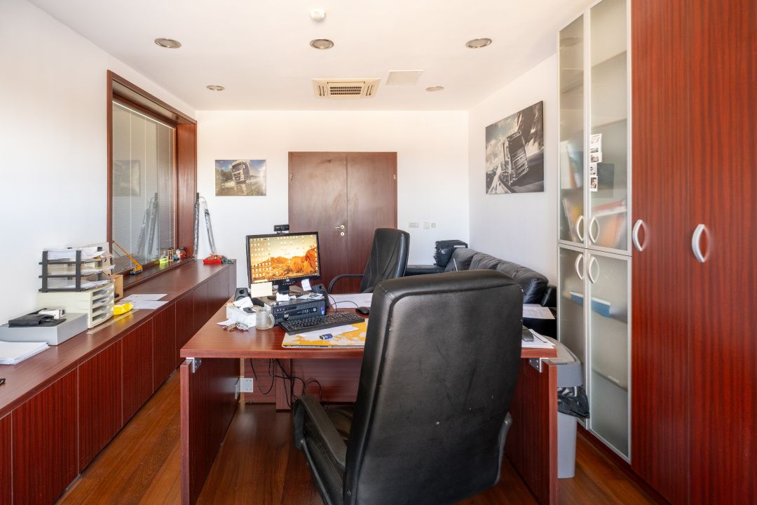 Spațiu birouri și logistică – în clădirea Volvo&Renault Trucks Timiș – fotografia 19 din 31