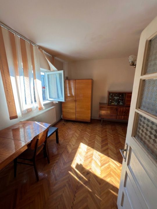 Casă P+1 de vânzare, 4 camere, aproape de centru, ideală pentru locuit – fotografia 2 din 9