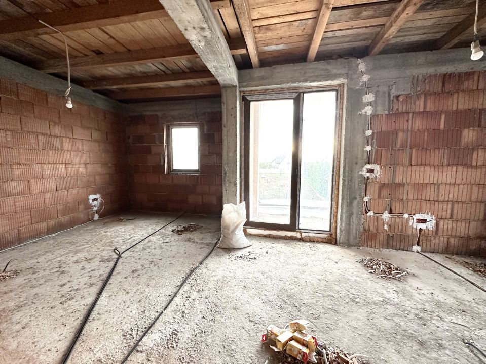 Duplex la roșu cu 5 camere, 127 mp utili 305 mp teren - Dumbravita – fotografia 3 din 12