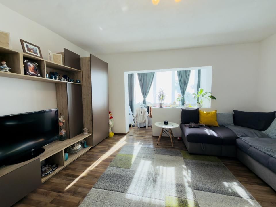 Apartament 3 camere, decomandat, etaj 1, zona Aradului – fotografia 9 din 16