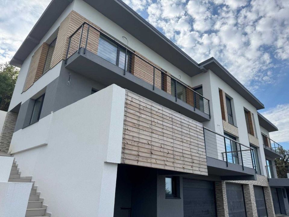 Duplex modern, 220 mp utili, teren 392 mp și 2 garaje | Feleacu – fotografia 3 din 12